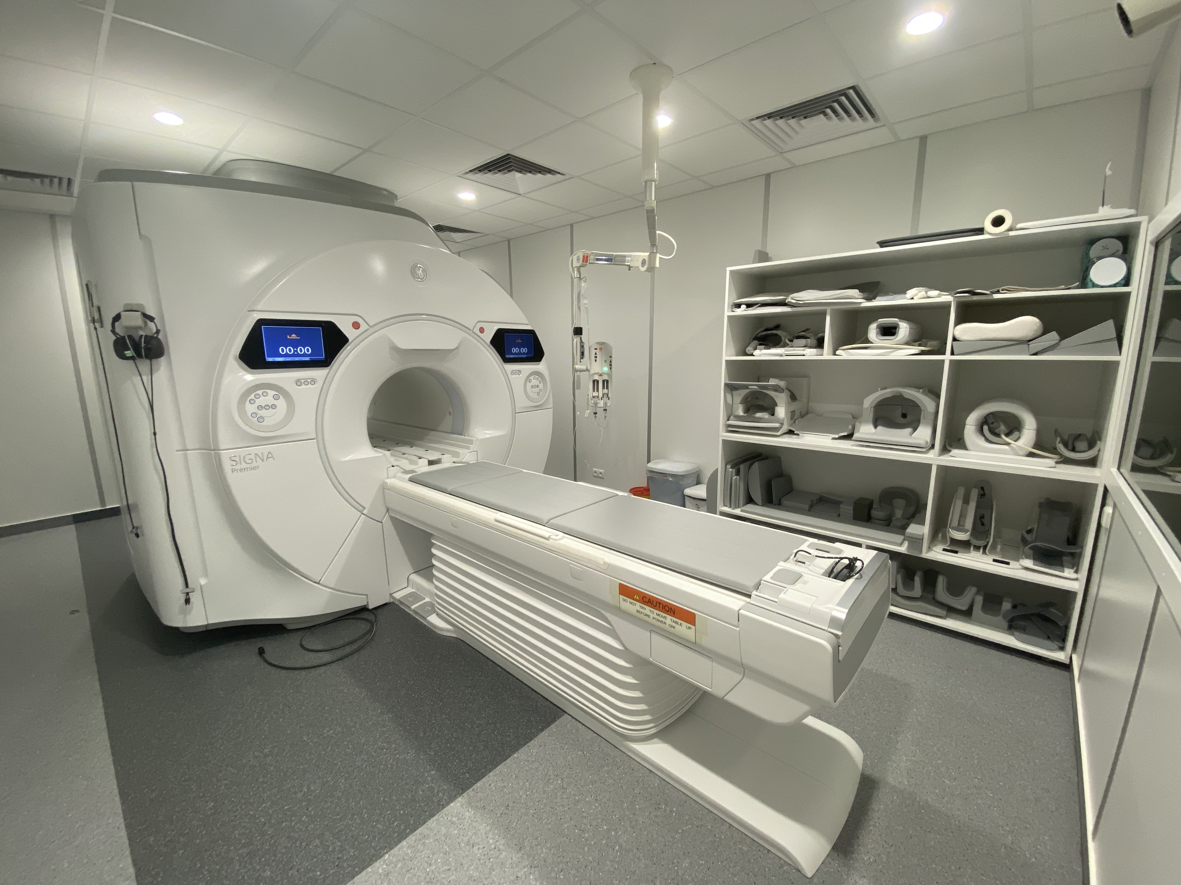 VIDEO Špičková magnetická rezonancia v Trenčíne: Zisťovali sme, v čom je unikátna a ako pomôže pacientom