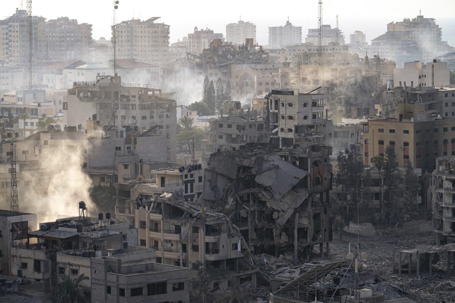 Skaza po izraelskom leteckom bombardovaní v Gaze 11. októbra 2023. Foto: TASR/AP