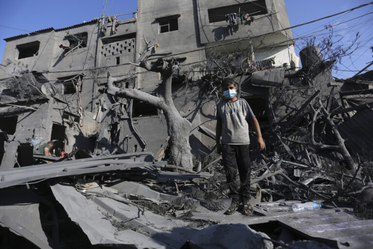 Invázia do Rafahu je na spadnutie, Izrael začal ostreľovanie. Prímerie sa odkladá