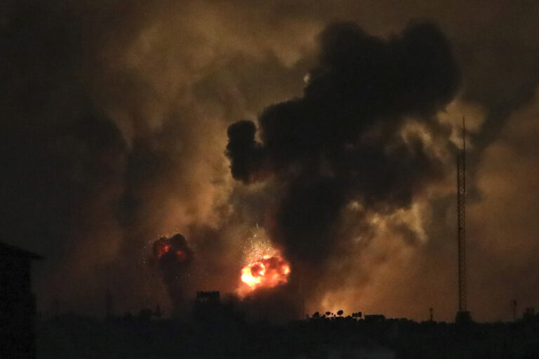 Obrovské nálety a tanky v Gaze? Vyzerá to ako pozemná ofenzíva, no nie je. Vysvetľujeme, o čo zrejme Izraelu ide