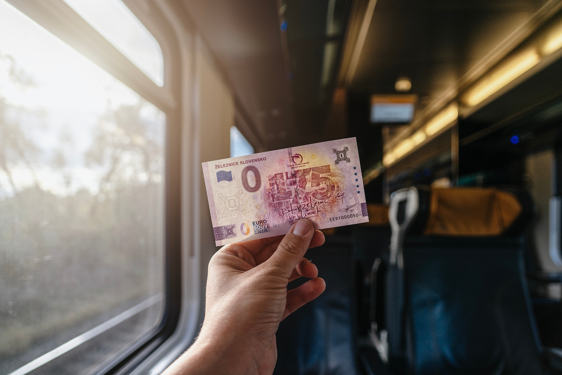 Unikátna príležitosť: Oddnes si môžete kúpiť nulové eurobankovky