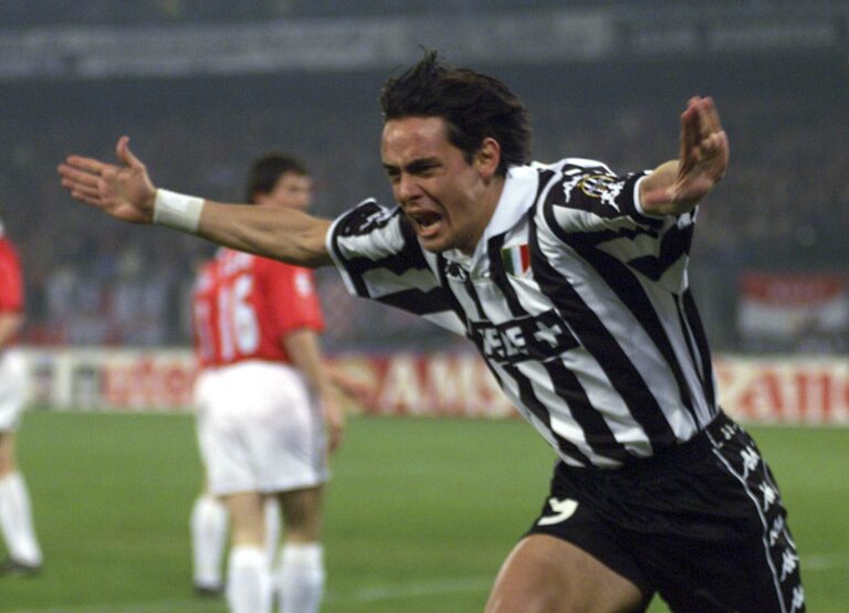 Na archívnej snímke z 21. apríla 1999 futbalista Juventusu Filippo Inzaghi sa teší po strelení gólu v odvetnom semifinálovom zápase Ligy majstrov Juventus Turín - Manchester United v Turíne. Foto: TASR/AP