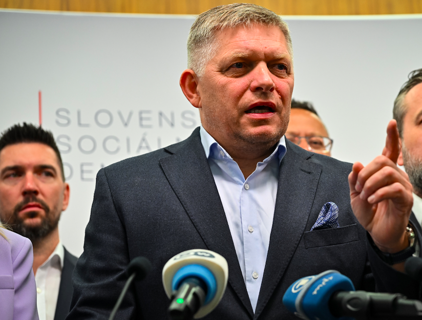 Časy sa menia. Fico sa vracia ako menšie zlo