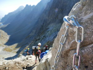 Na vrcholové túry v Tatrách majú turisti posledný víkend. V Poľsku uzávera neplatí