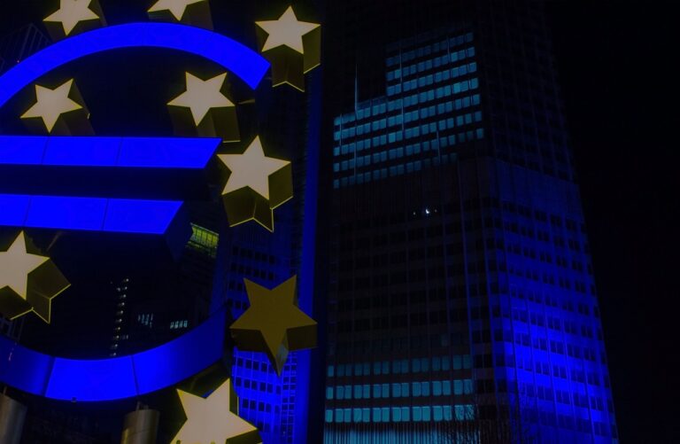 Centrálni bankári nevedia, čo ich úrokové zmeny spôsobia v ekonomike. Ako to funguje na Slovensku