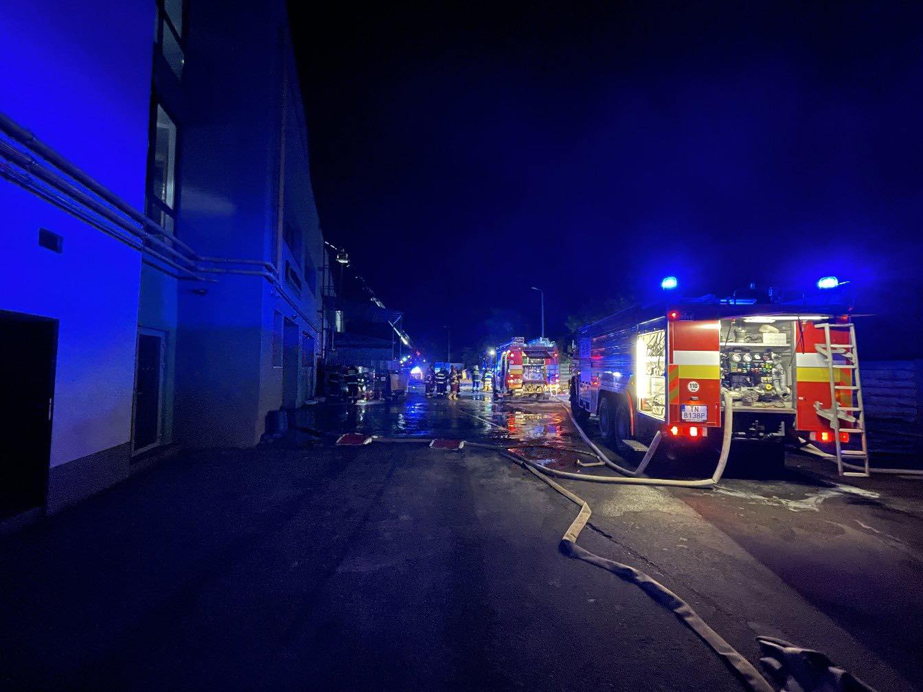 V obci Veľký Lom zhorel interiér kultúrneho domu, požiar zničil aj strechu