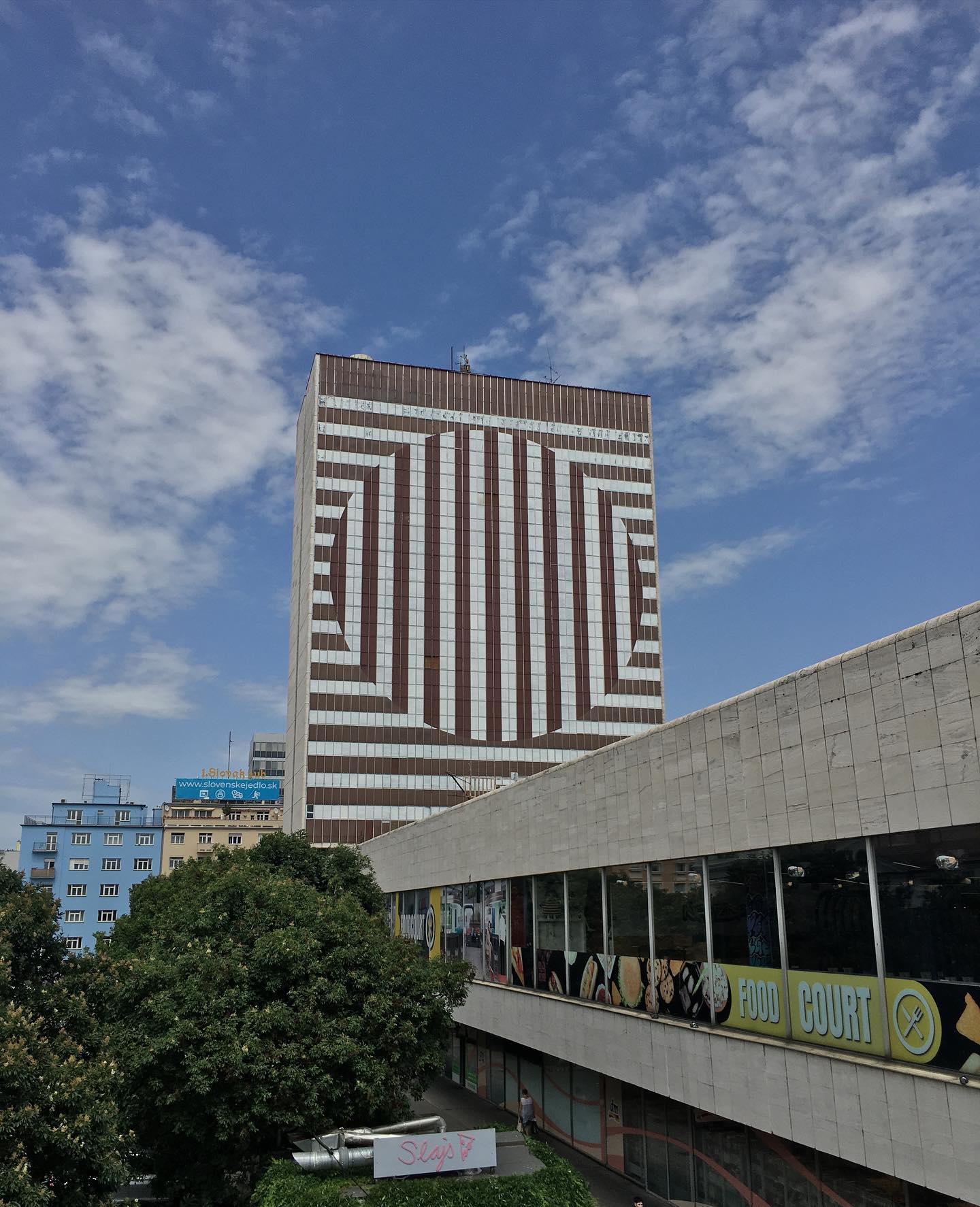 Legendárny hotel Kyjev dlhé roky chátra. Dočká sa konečne rekonštrukcie?