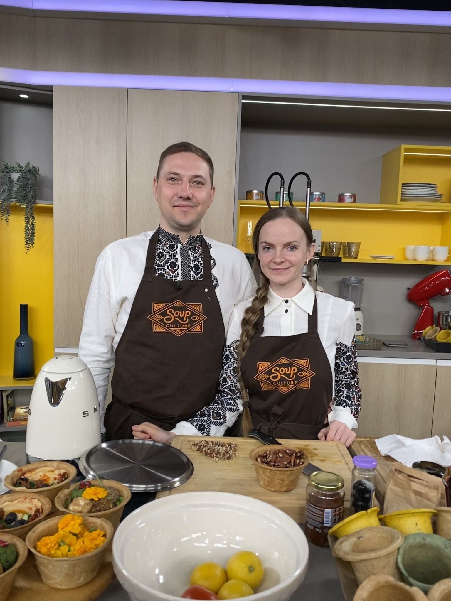 Polievku v jedlom poháriku východniari zbožňujú. Vieme, kto za tým stojí