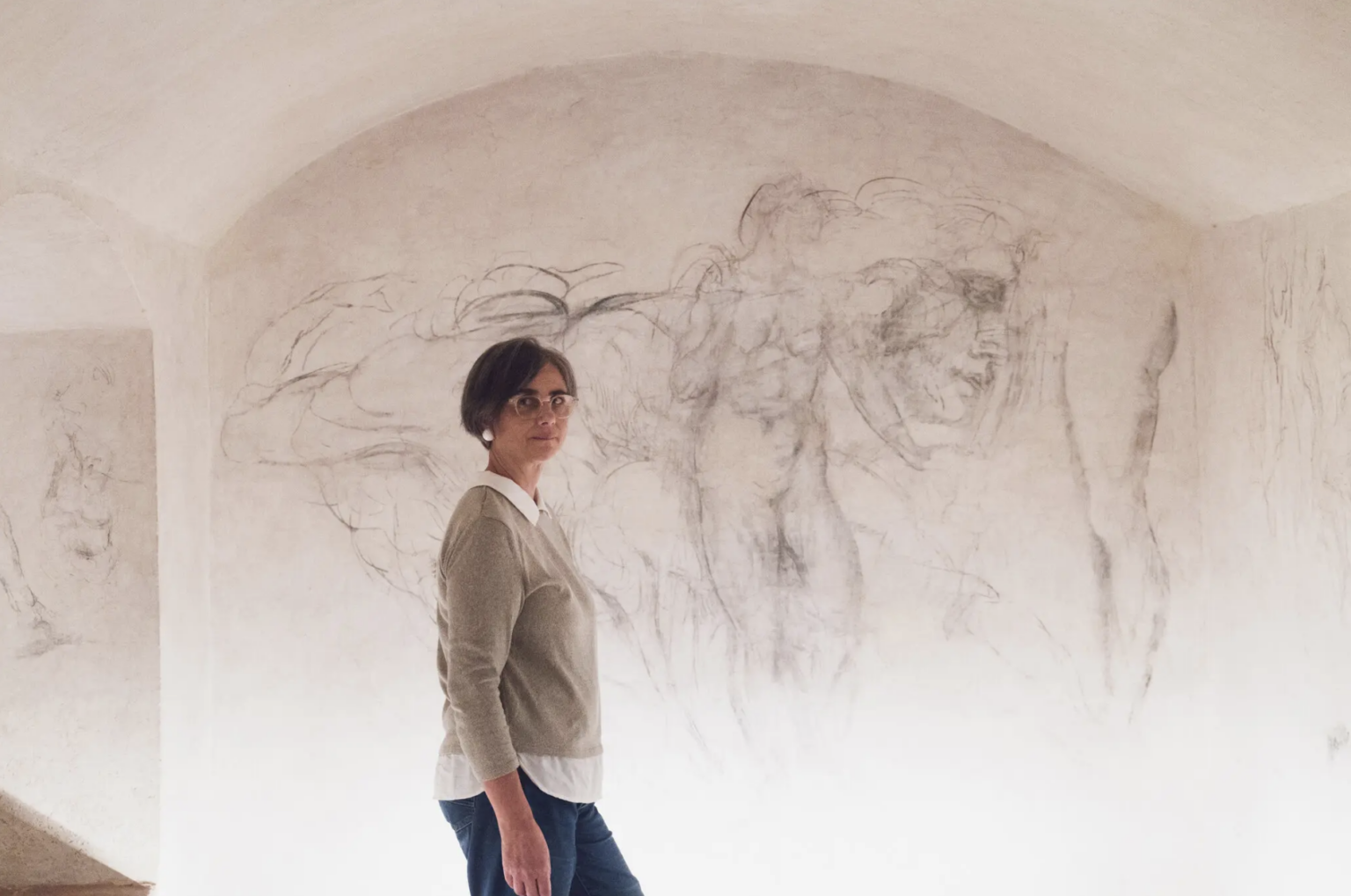 Francesca de Luca, riaditeľka múzea Kaplnky Mediciovcov, vo vnútri stanza segreta, teda tajnej miestnosti, kde si všimla podobnosti medzi kresbami na stene a Michelangelovými prácami. Foto: Clara Vannucci pre New York Times