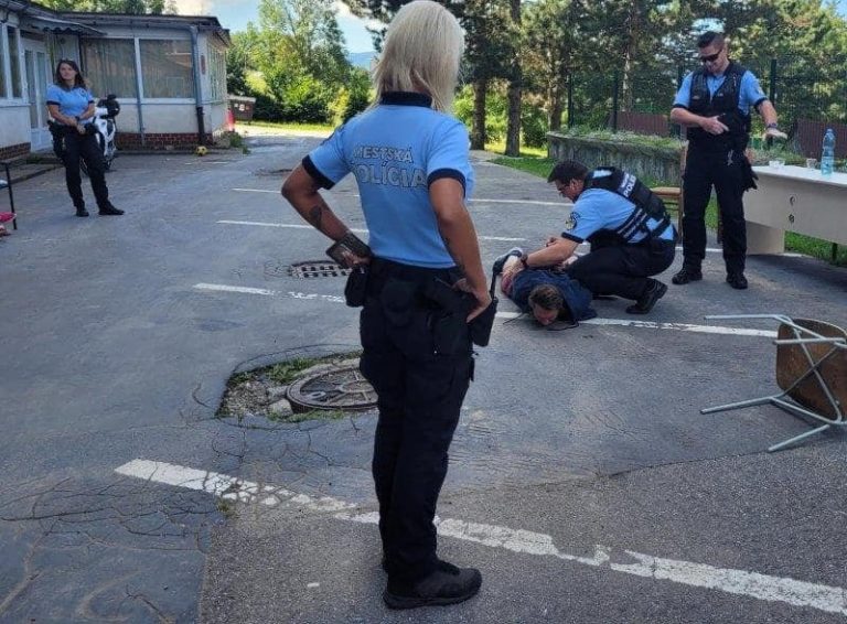 Mestskí policajti v B. Bystrici zadržali zamknutého zlodeja