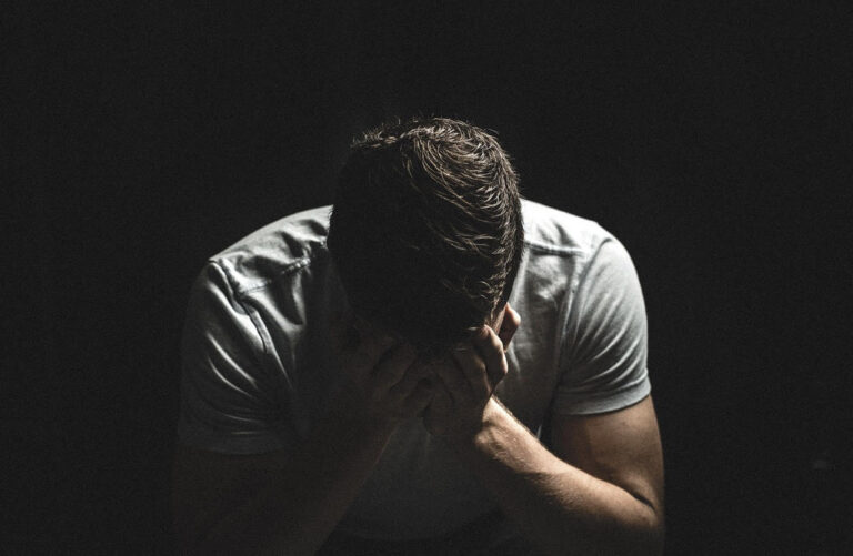 Psychické problémy a stres zažíva 77 percent Slovákov, horšie sú na tom Maďari a Česi