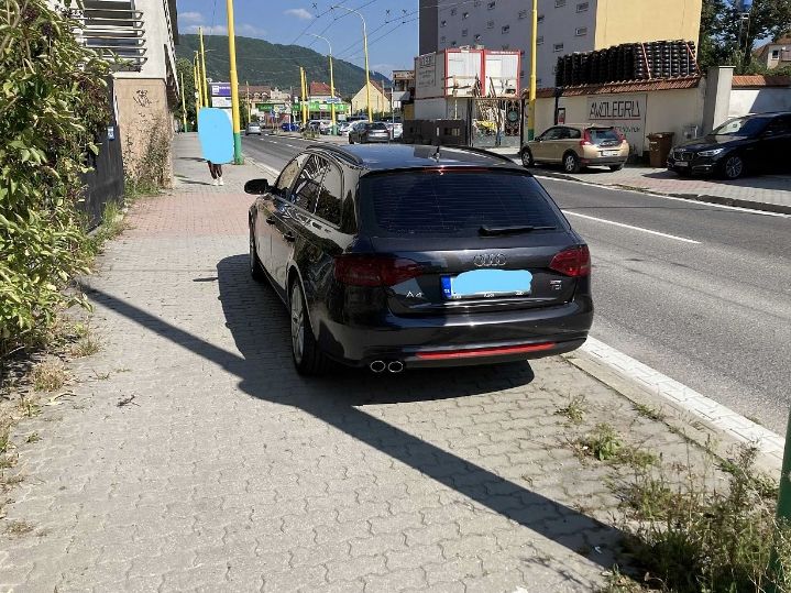 Za parkovanie na chodníku zaplatíte mastnú pokutu