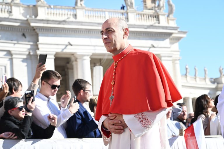 Budete sklamaní. Pápežov teológ tlmí vášne konzervatívcov i reformne naladených pred Synodou o synodalite