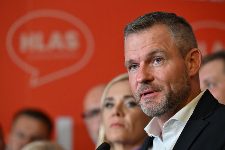 Pellegrini zagratuloval Ficovi. Dodal, že v budúcej vláde nemôžu sedieť dvaja premiéri