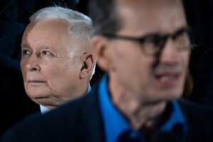 Poľská dráma začne o 24 hodín, bude to referendum o Kaczyńskom. Čím sa snaží presvedčiť voličov jeho strana