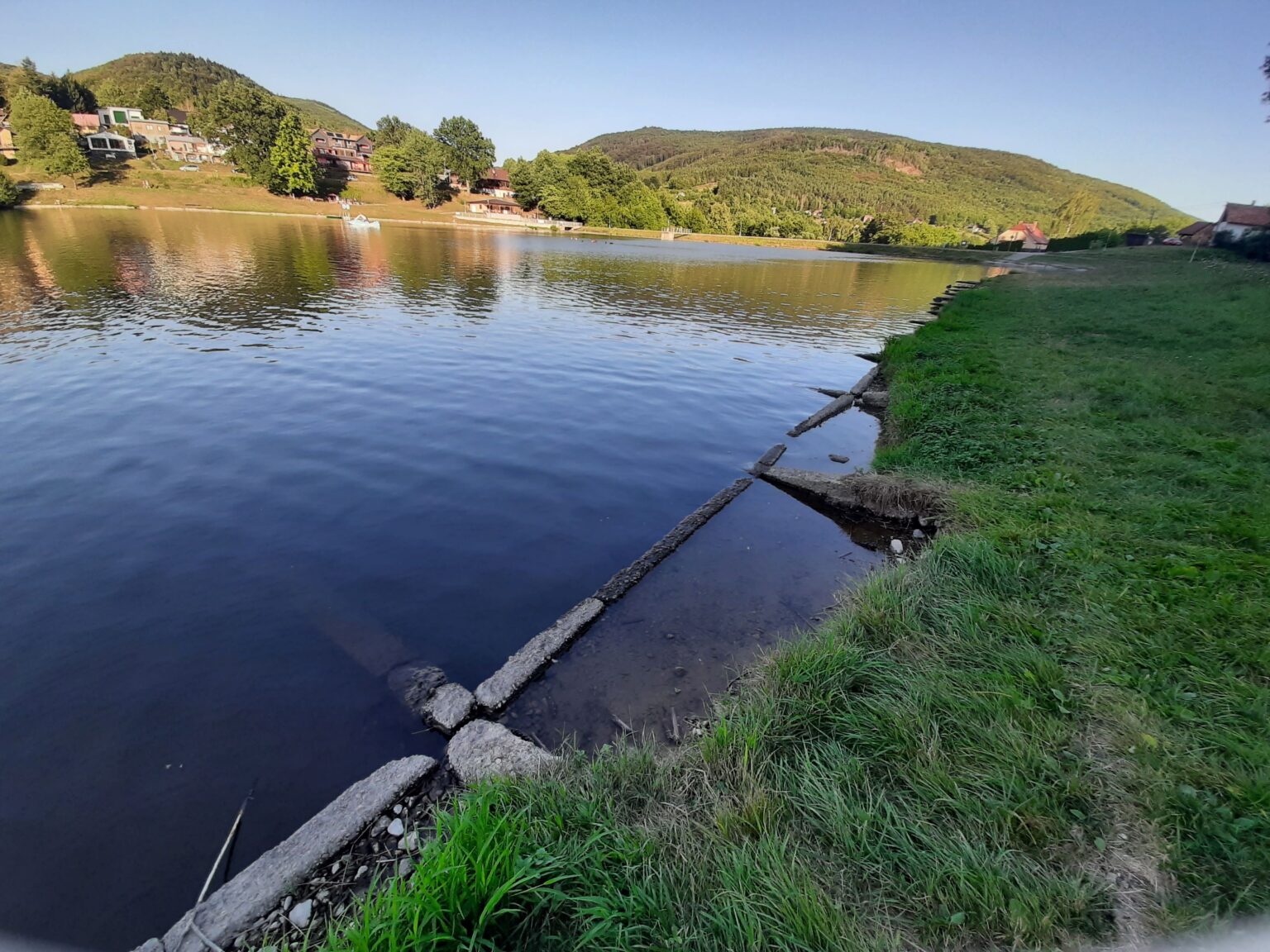 Tajch v novobanskej časti Štále po 27 rokoch vypustia a komplexne zrekonštruujú. Foto: Mesto NB

