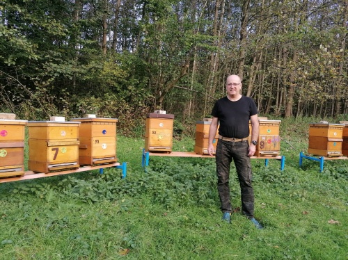 Košický včelár Mikula: Prečo je med tohto roku drahší?