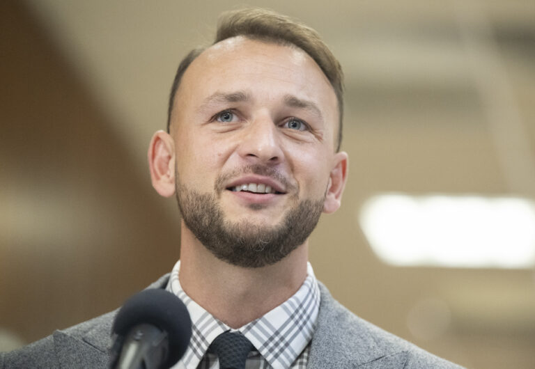 Šutaj Eštok ostáva ministrom vnútra