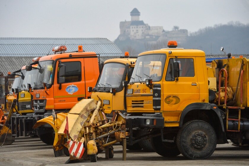 Budeme v zime nadávať na neupravené cesty? Pozrite sa, čo má kraj k dispozícii