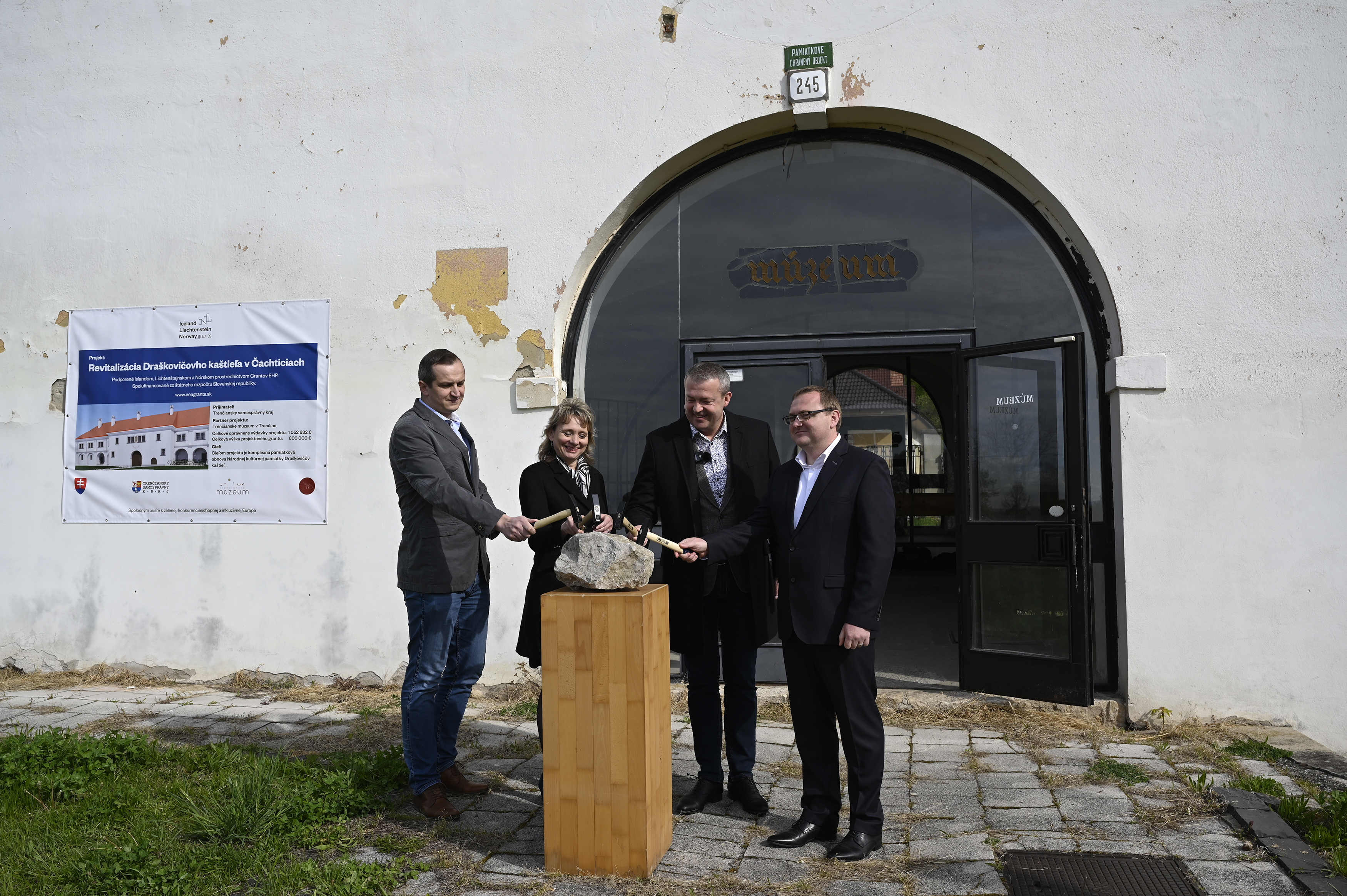 Kraj kúpi pozemok so starým domom za jedno euro. Aké má s ním plány?