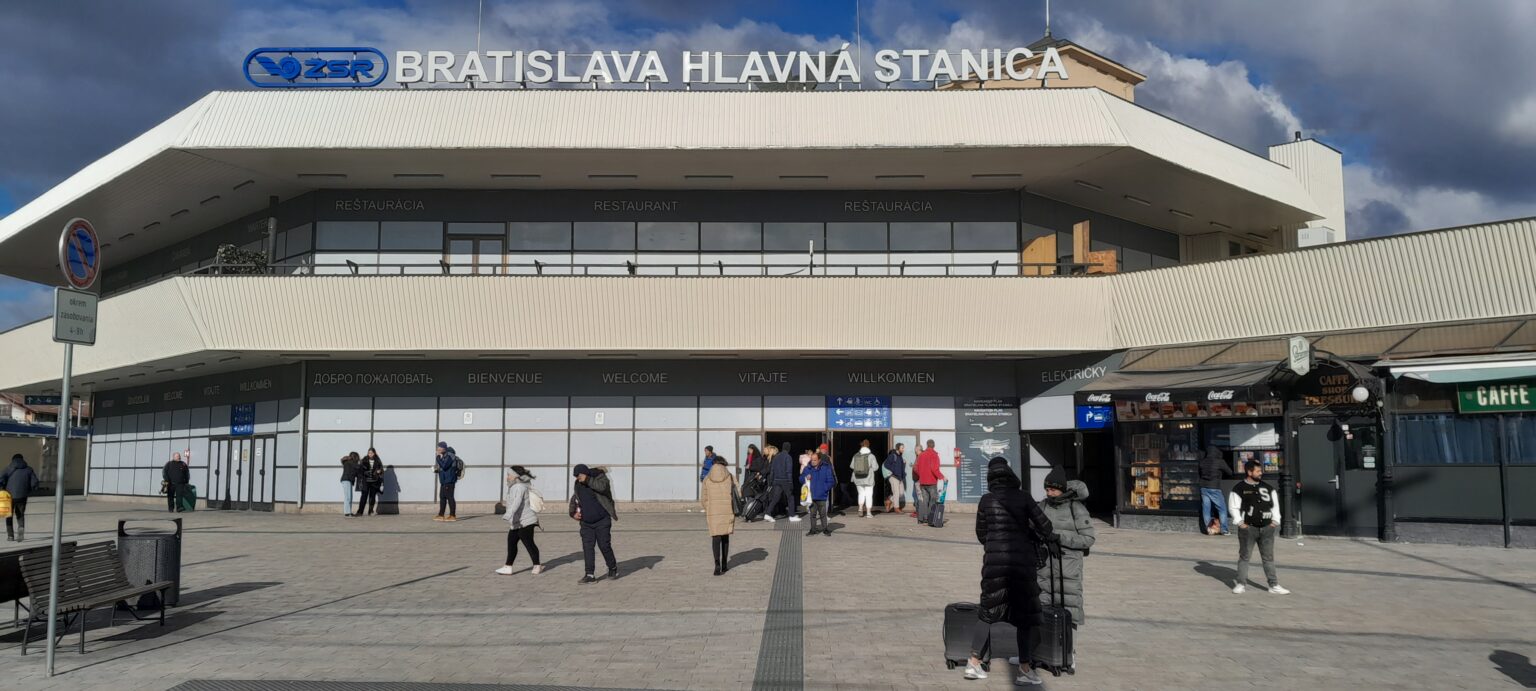 Hlavná stanica je už roky neriešeným problémom hlavného mesta. Foto: Andrijan Turan