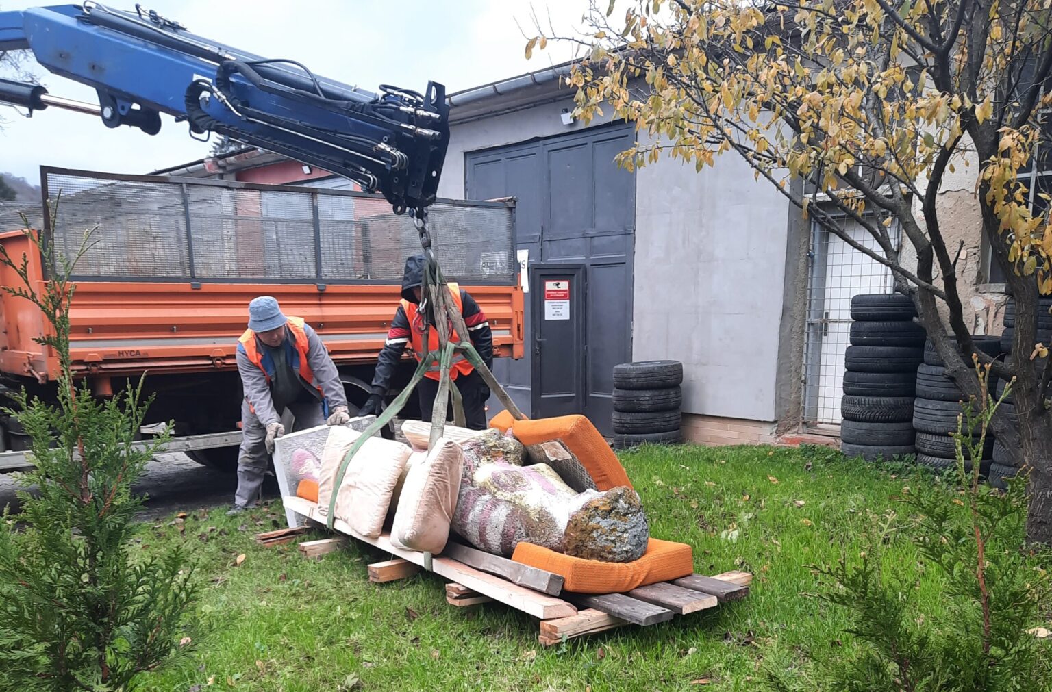 Sochu pracujúcej ženy preniesli zo Solivarskej ulice na Budovateľskú. Foto: Redakcia
