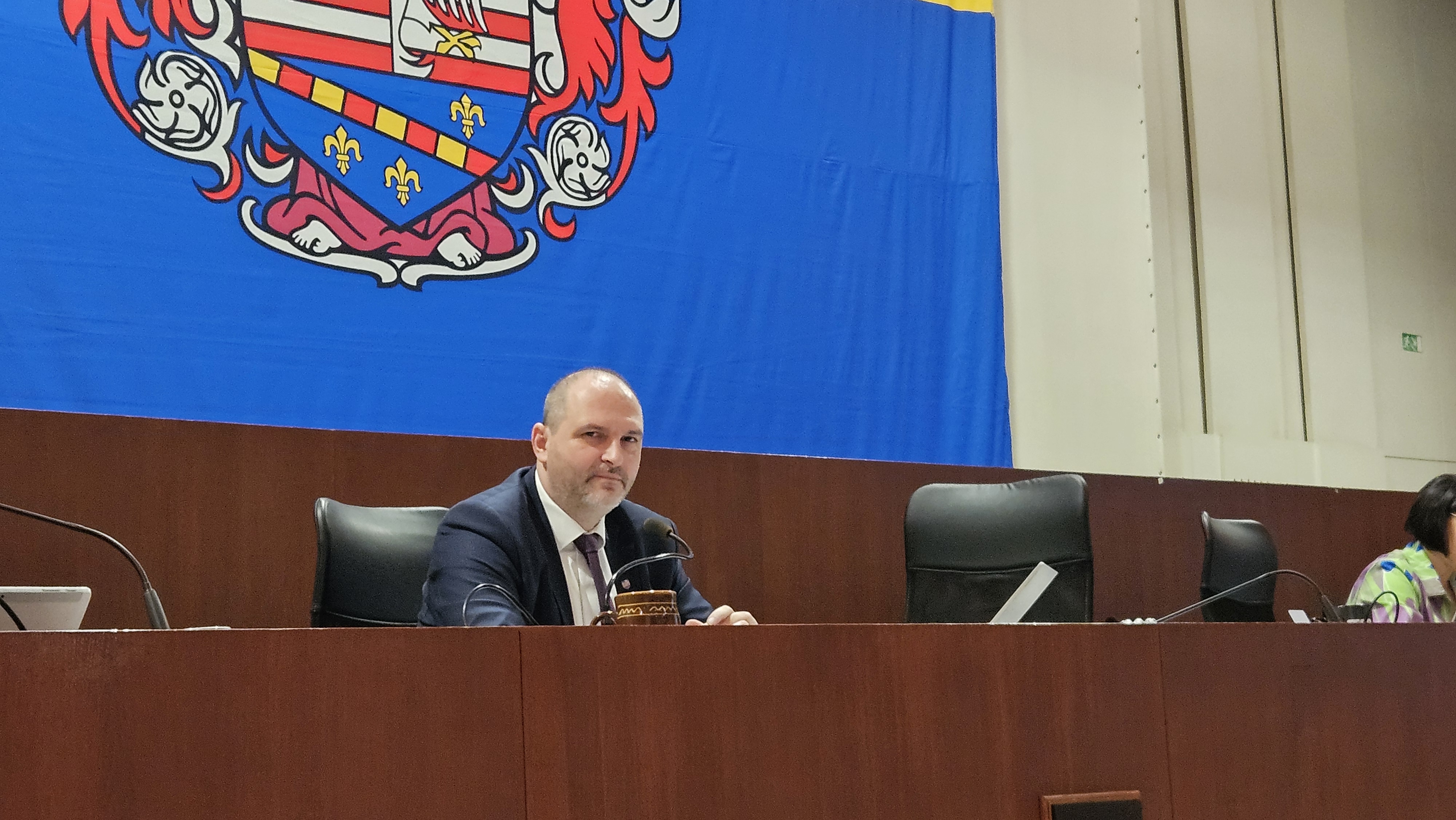 Poslancov hnevá, že sa musia hlásiť primátorovi. Magistrát sa odvoláva na pravidlá