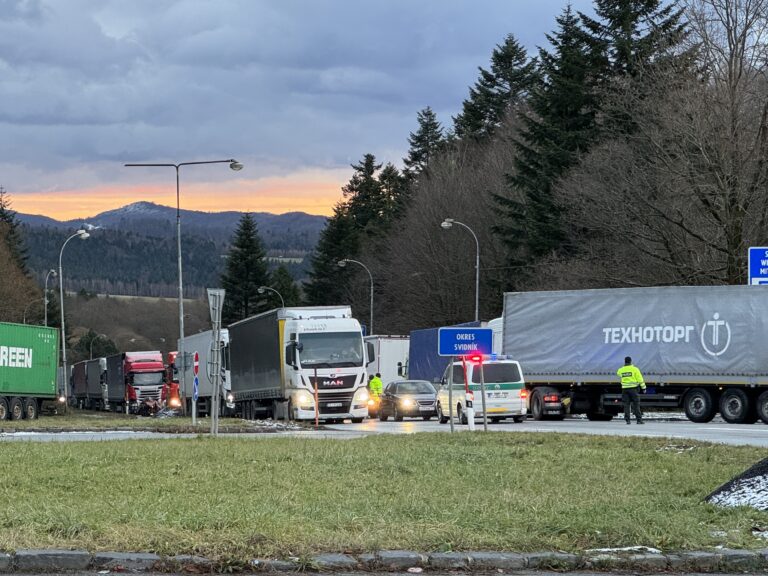 BRIEF: Doprava: Od Ružomberka až po Žilinu sú na ceste rozsiahle kolóny