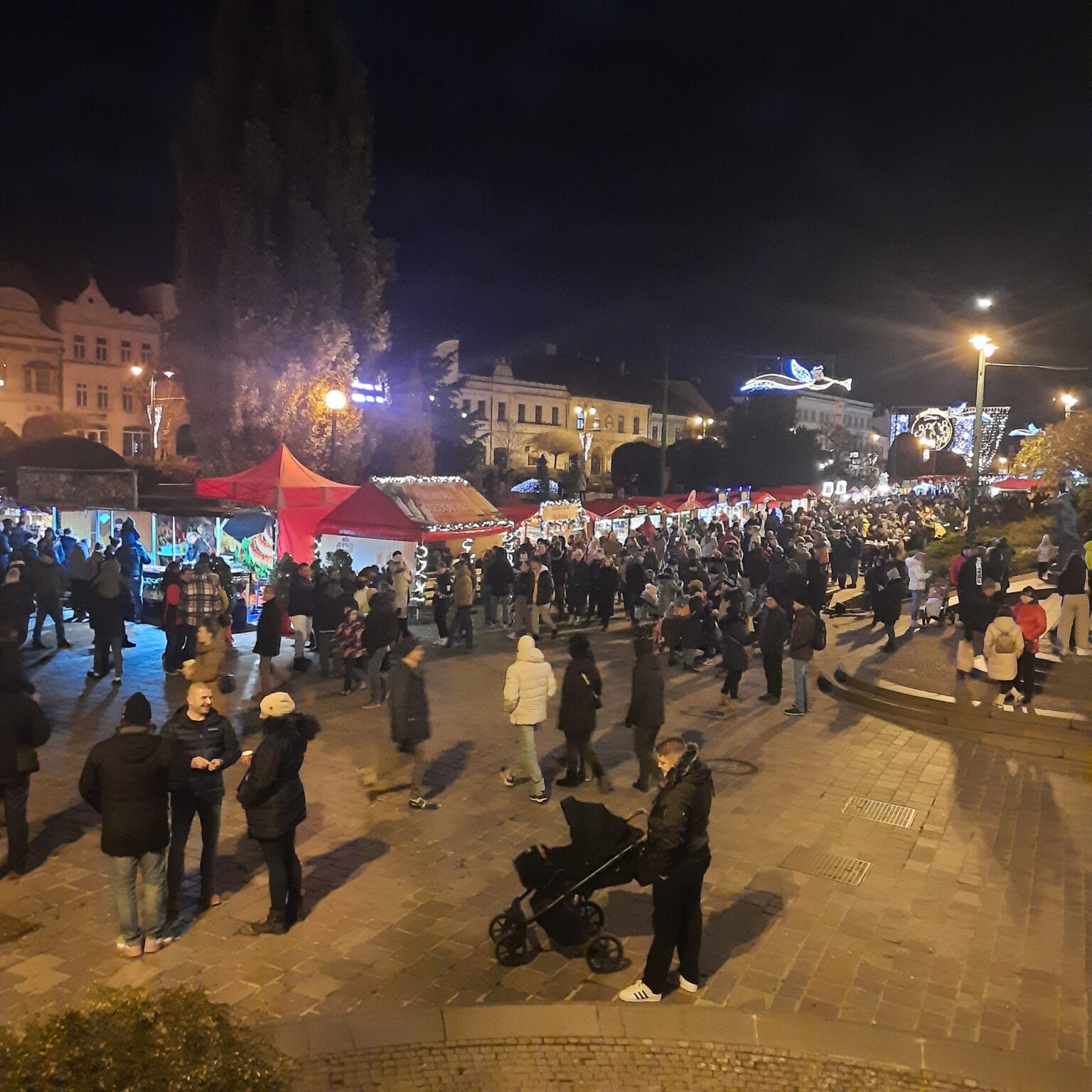 Prešovské vianočné trhy sú otvorené. Potrvajú do Silvestra. Foto: Redakcia