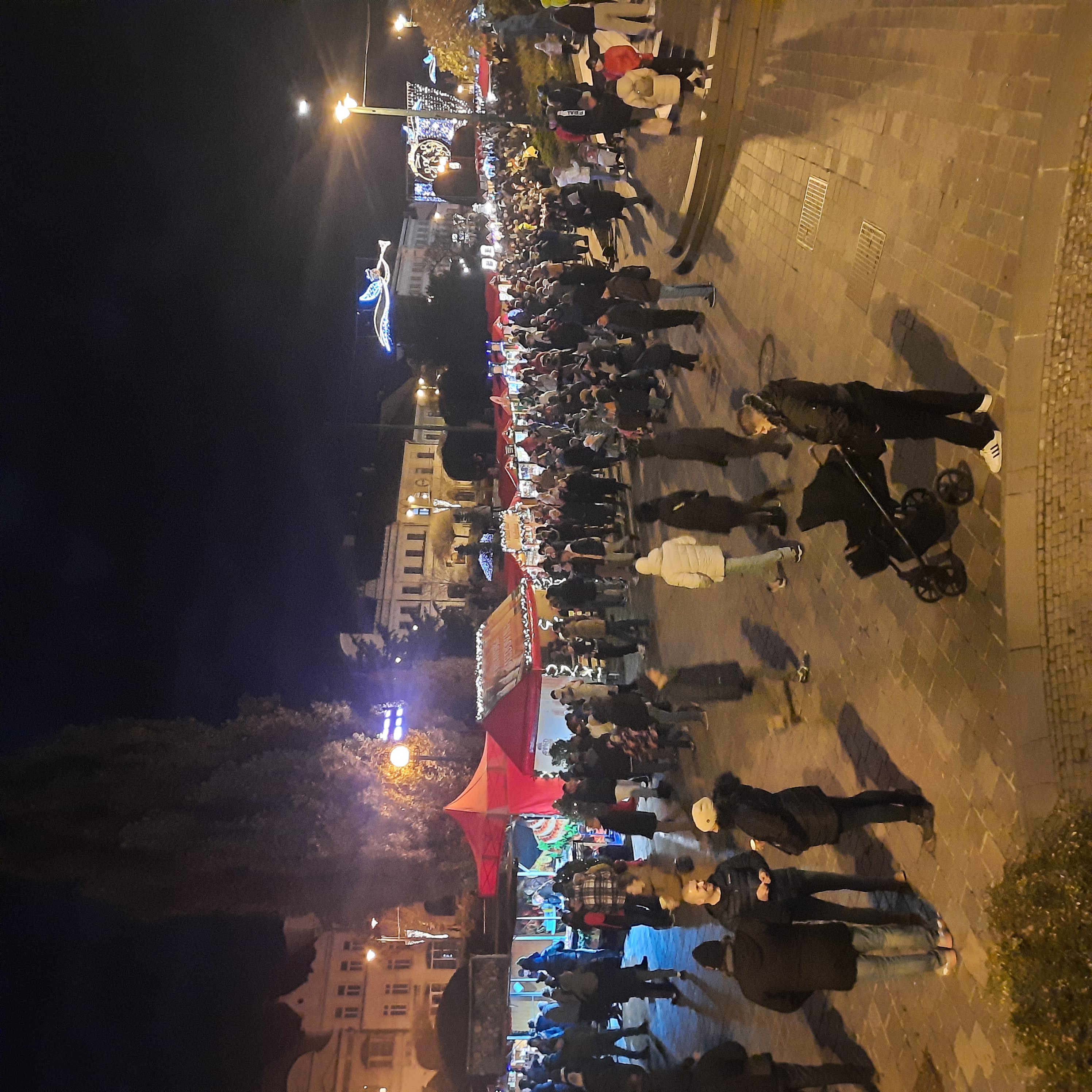 Na prešovských vianočných trhoch Drevorubačské placky, langoše, medovina, aj káva a čaj: Čo všetko si môžete kúpiť a čo to stojí?