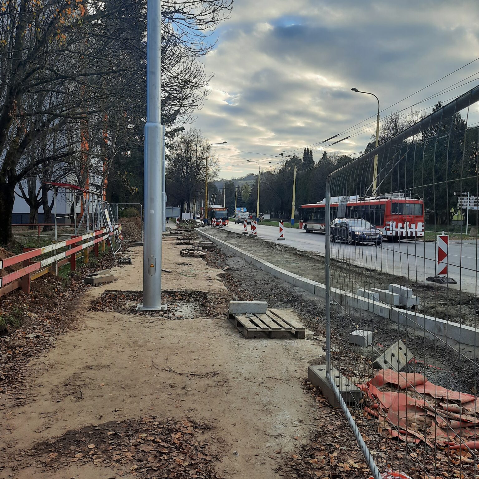 Rekonštrukcia zastávkových ník by mala byť ukončená v decembri 2023. Foto: Redakcia