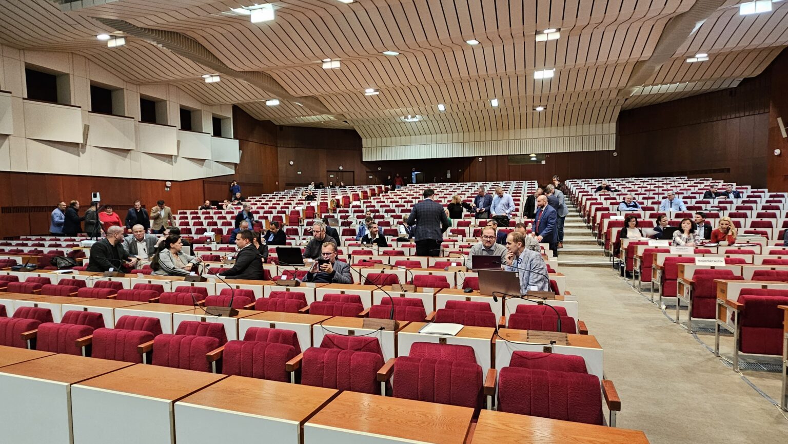 Stredajšie mimoriadne zasadnutie mestského zastupiteľstva. Foto: Boris Macko
