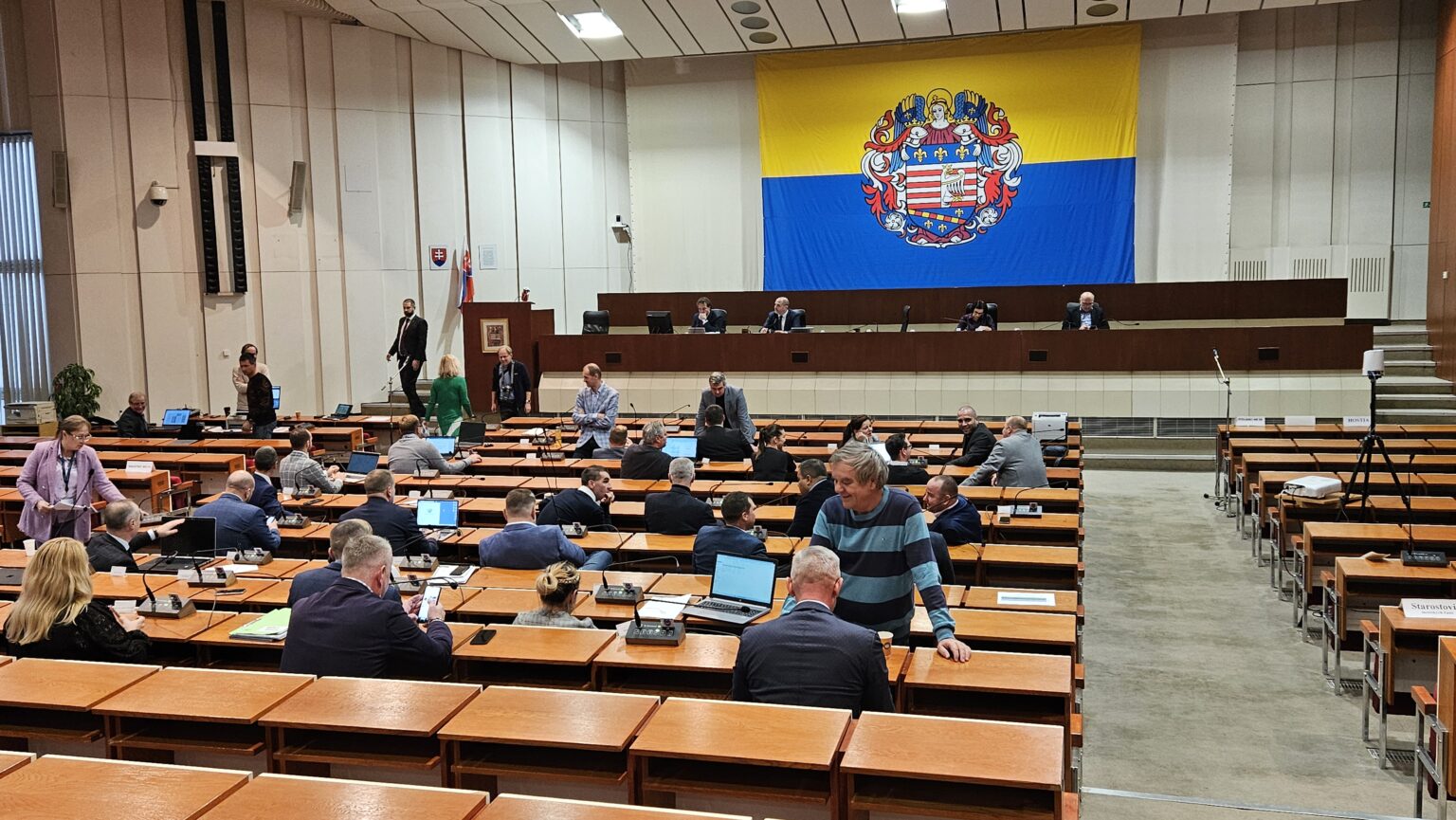 Poslanci mestského  v utorok neschválili zvýšenie viacerých poplatkov. Foto: Boris Macko