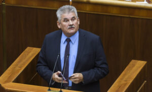 SNS si musí počkať. Niektoré jej zákony na koaličnej rade narazili