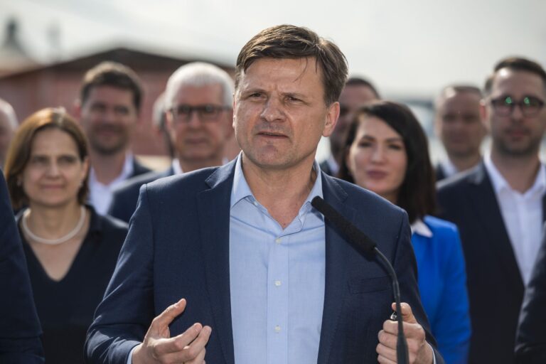 Opozičné strany vyčítajú vláde paralyzáciu výboru pre pôdohospodárstvo