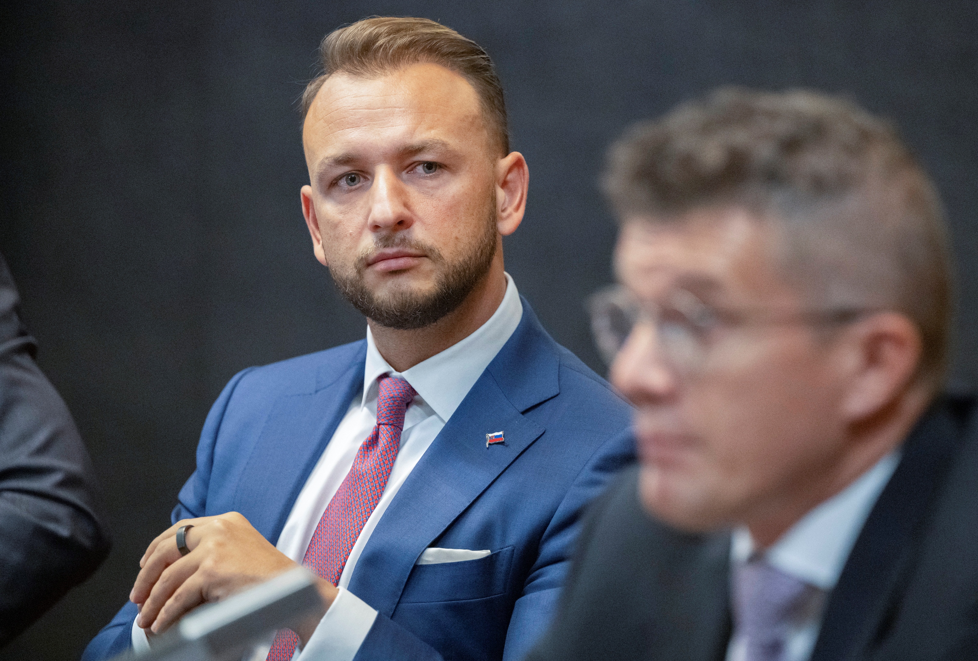 Odvolávanie Šutaja Eštoka a opozícia s hlavou v oblakoch