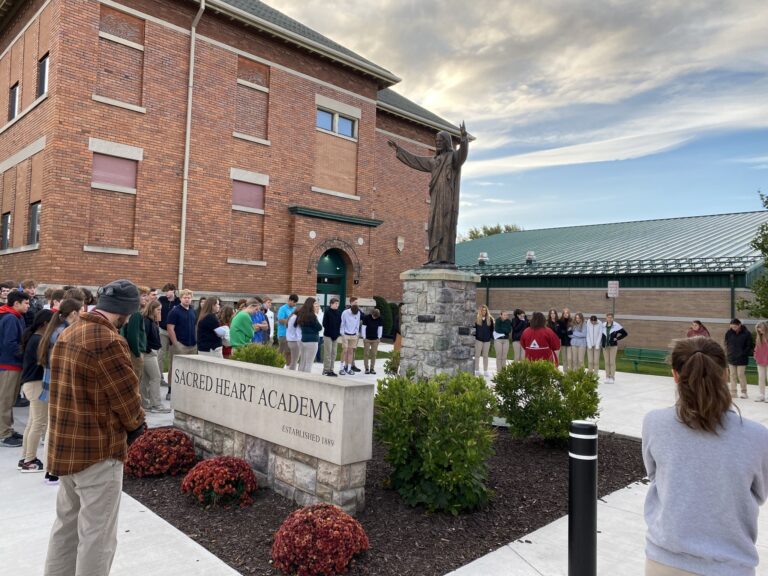 Židovské a moslimské spoločenstvá v štáte Michigan vyjadrili podporu katolíckej škole, ktorá sa súdi so štátom pre novelu občianskeho zákona