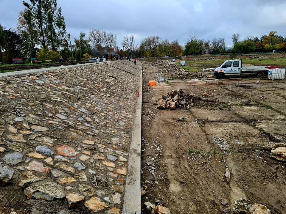 Obnova kúpaliska v Tornali napreduje, v lete ho po piatich rokoch opäť otvoria