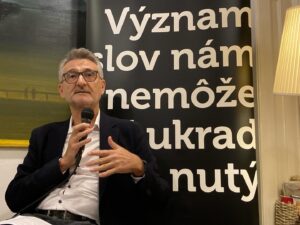 Európska komisia považuje Slovákov za nechápavých idiotov, ktorých treba ideologicky prevychovať