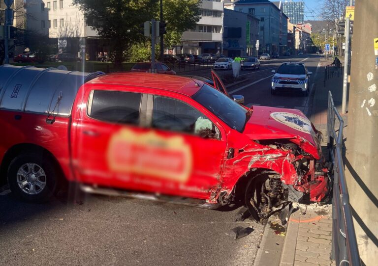 Vodič s takmer tromi promile poškodil vozidlá zaparkované na Košickej ulici