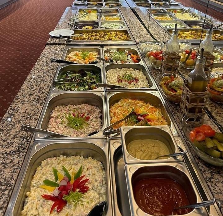 V žilinskej reštaurácii si za 6 eur naberiete toľko jedla, koľko vám hrdlo ráči