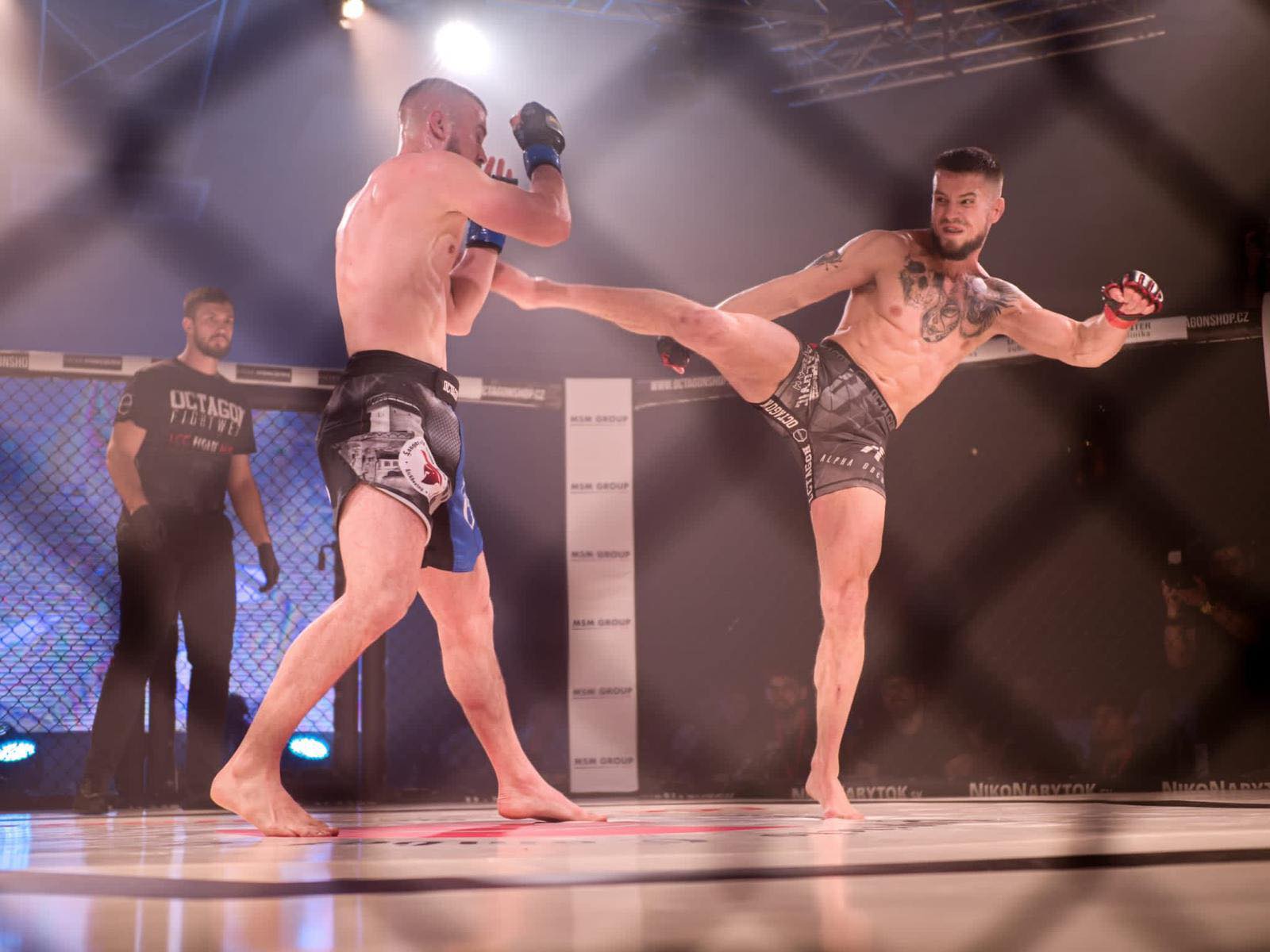 Poriadok si vedia spraviť v práci aj v ringu. Trenčianski policajti zápasia v MMA