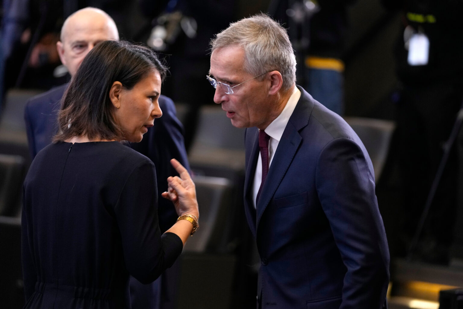 Nemecká ministerka zahraničných vecí Annalena Baerbocková (vľavo) a generálny tajomník NATO Jens Stoltenberg. Foto: TASR/AP
