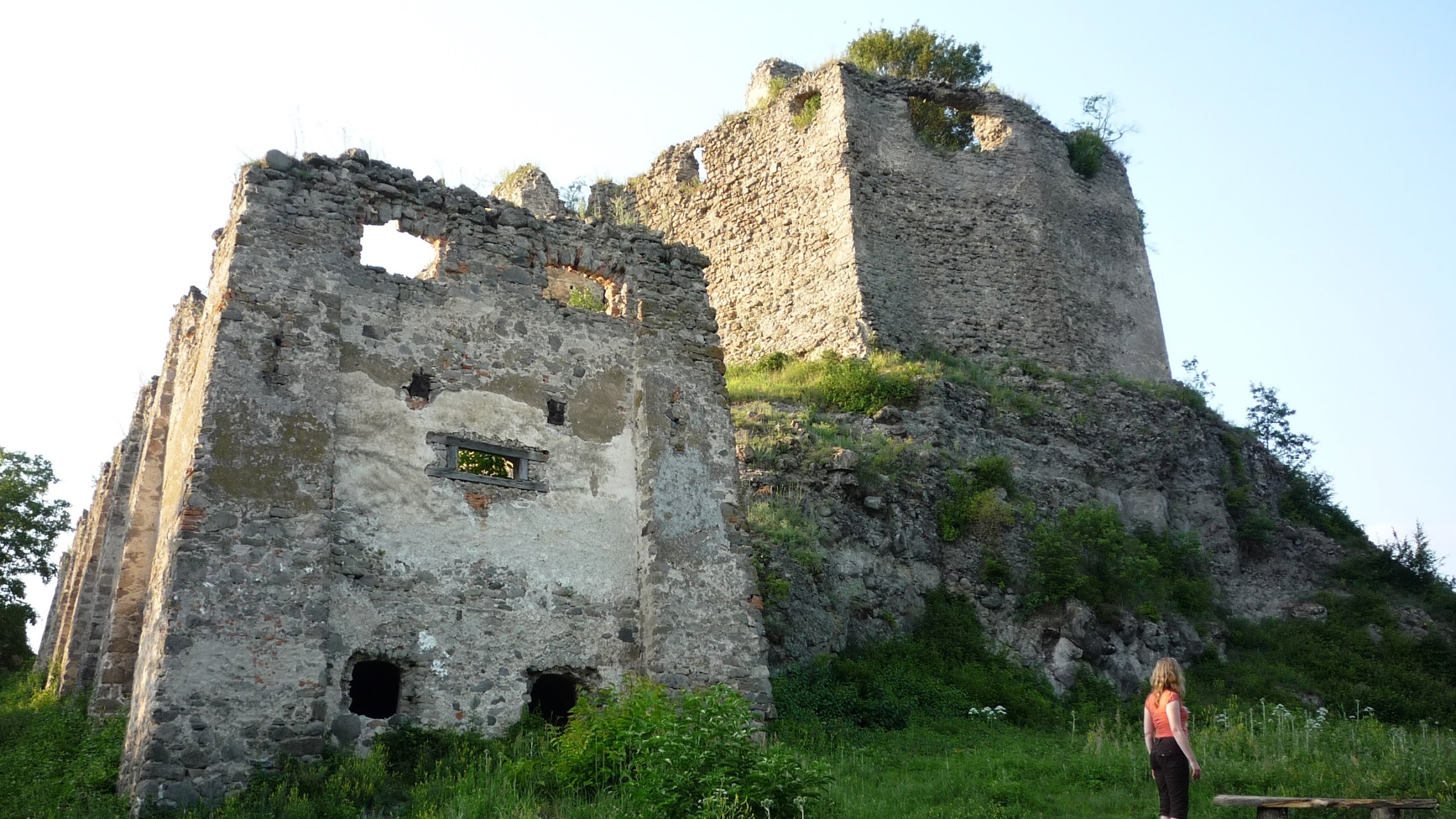 Na hrade Čabraď pokračovali záchranárske práce, uskutočnil sa aj archeoprieskum