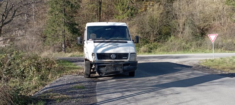 FOTO: Biela dodávka straší ľudí. Zaparkovaná je tam už niekoľko týždňov