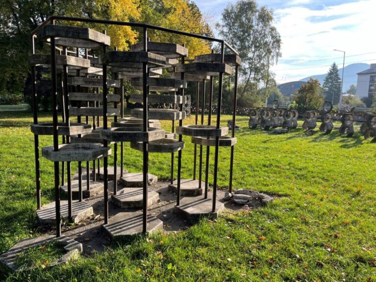 Detské ihrisko Hexagon v parku pod Pamätníkom SNP zrenovujú