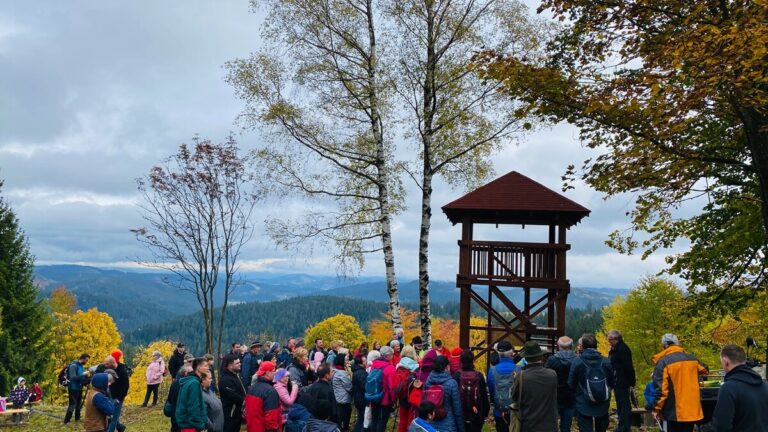 Nová rozhľadňa na Kysuciach. Vidieť môžete až na Vysoké Tatry. Foto: obec Vysoká nad Kysucou
