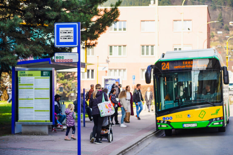 Mesto do konca roka obnoví 13 zastávok. Jednu rekonštrukciu bude reklamovať