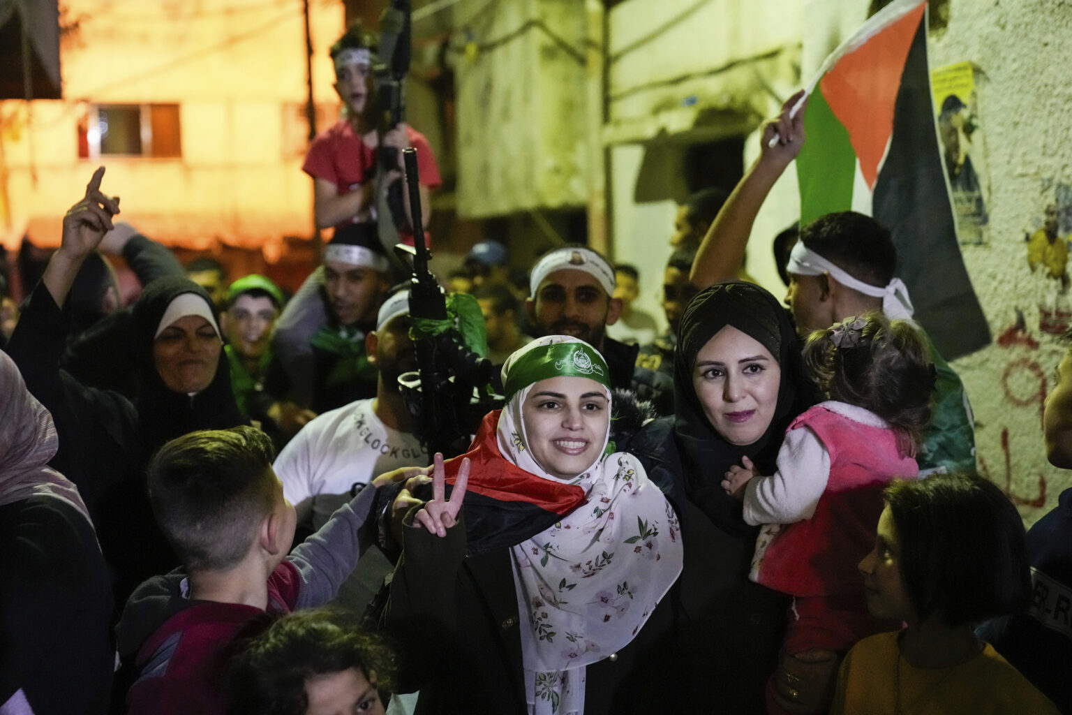 Prepustenie Aseel al-Titi 24. novembra 2023 na základe štvordňovej dohody o prímerí medzi Izraelom a Hamasom. Foto: TASR/AP