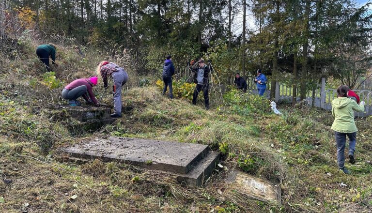 Skauti vyčistili židovský cintorín v Levoči